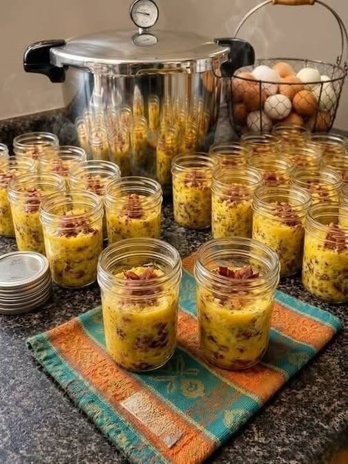 Make-Ahead High-Protein Keto Breakfast Scramble in a Jar
