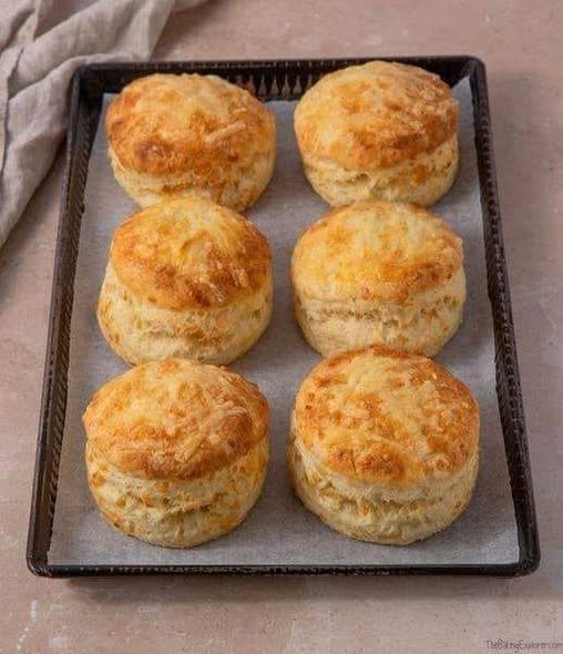 Easy 15-Minute Air Fryer Cheddar Scones (Keto-Friendly)