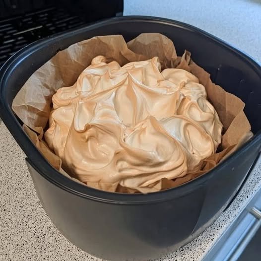 Easy High-Protein Berry Pavlova (Gluten-Free, Low-Carb)
