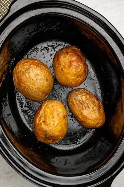 Easy Crockpot Jacket Potatoes (High Protein Meal Prep)