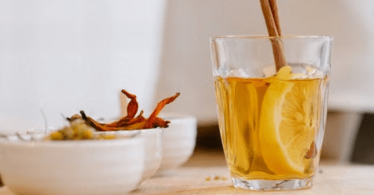 Spiced Garlic Oregano Cinnamon Infusion for Low-Carb Wellness
