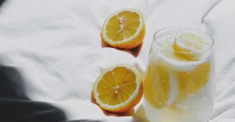 Refreshing Lemon and Baking Soda Drink for Low-Carb Wellness