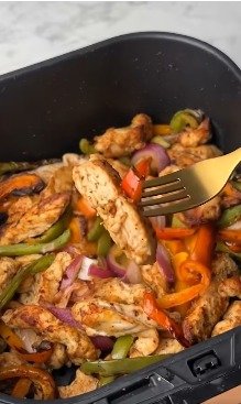 Easy 15-Minute Air Fryer Chicken Fajitas (Low-Carb, High-Protein)