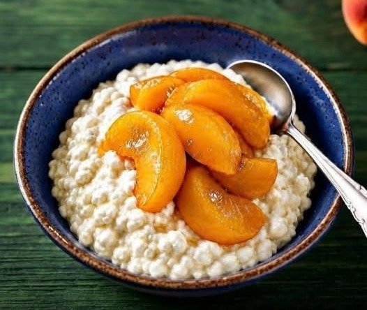 5-Minute High Protein Cottage Cheese Breakfast Bowl with Fresh Peaches