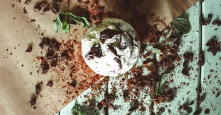 Easy No-Bake Mint Chocolate Chip High-Protein Parfaits