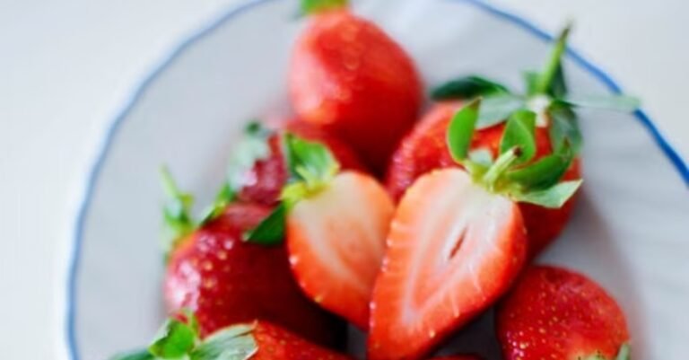 Creamy High-Protein Cheesecake Stuffed Whole Strawberries