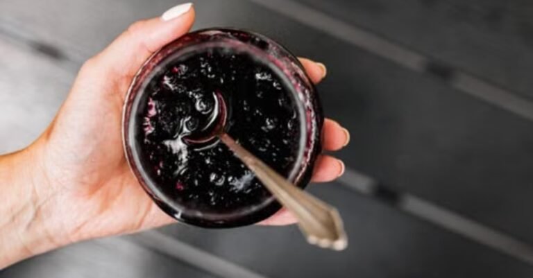Fresh Low-Carb Blackberry Syrup for High-Protein Breakfasts